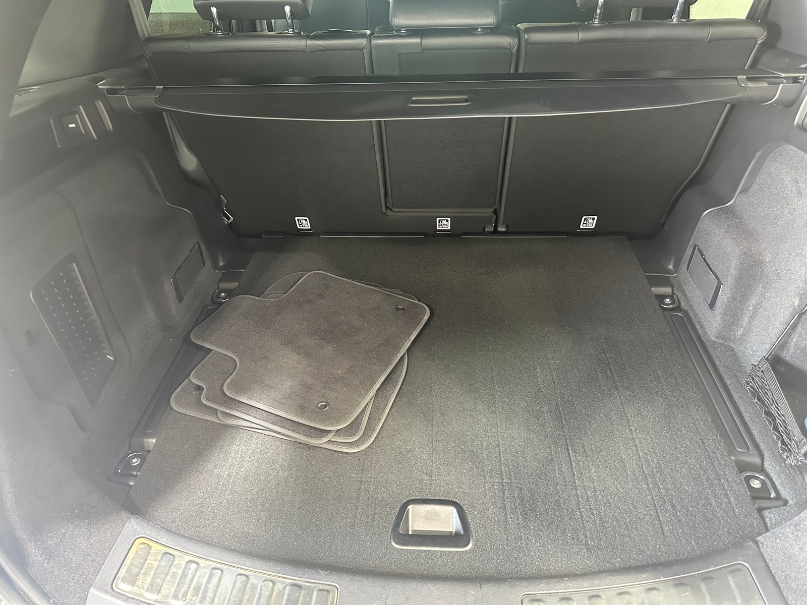 Thumbnail: 2022 Land Rover Discovery Sport - 6