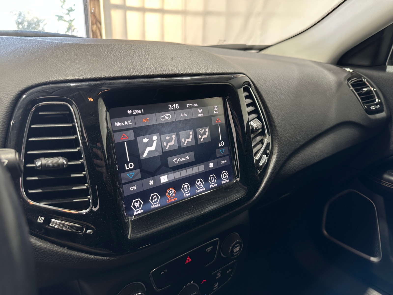 Thumbnail: 2019 Jeep Compass - 3