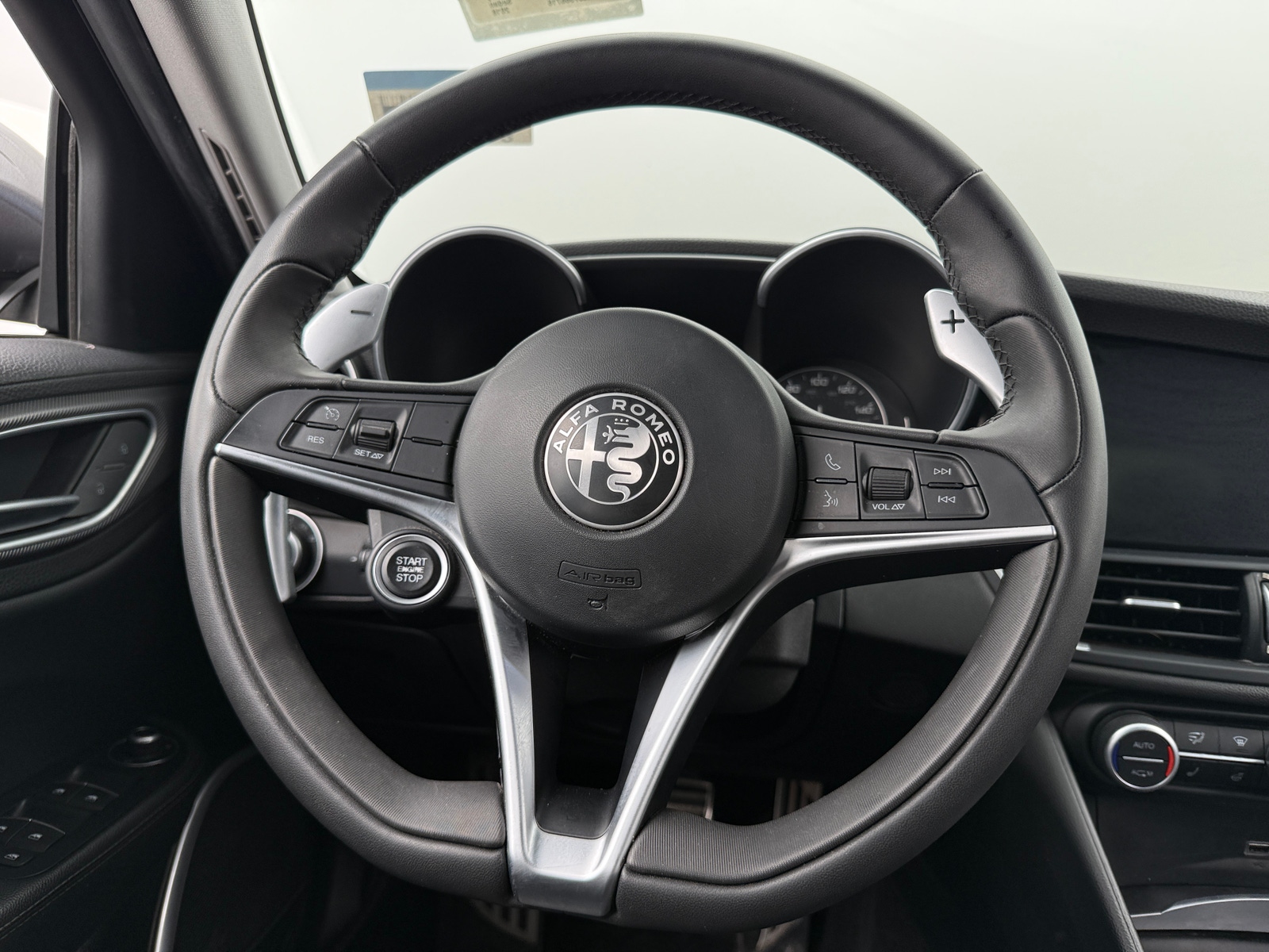 Thumbnail: 2018 Alfa Romeo Giulia - 4