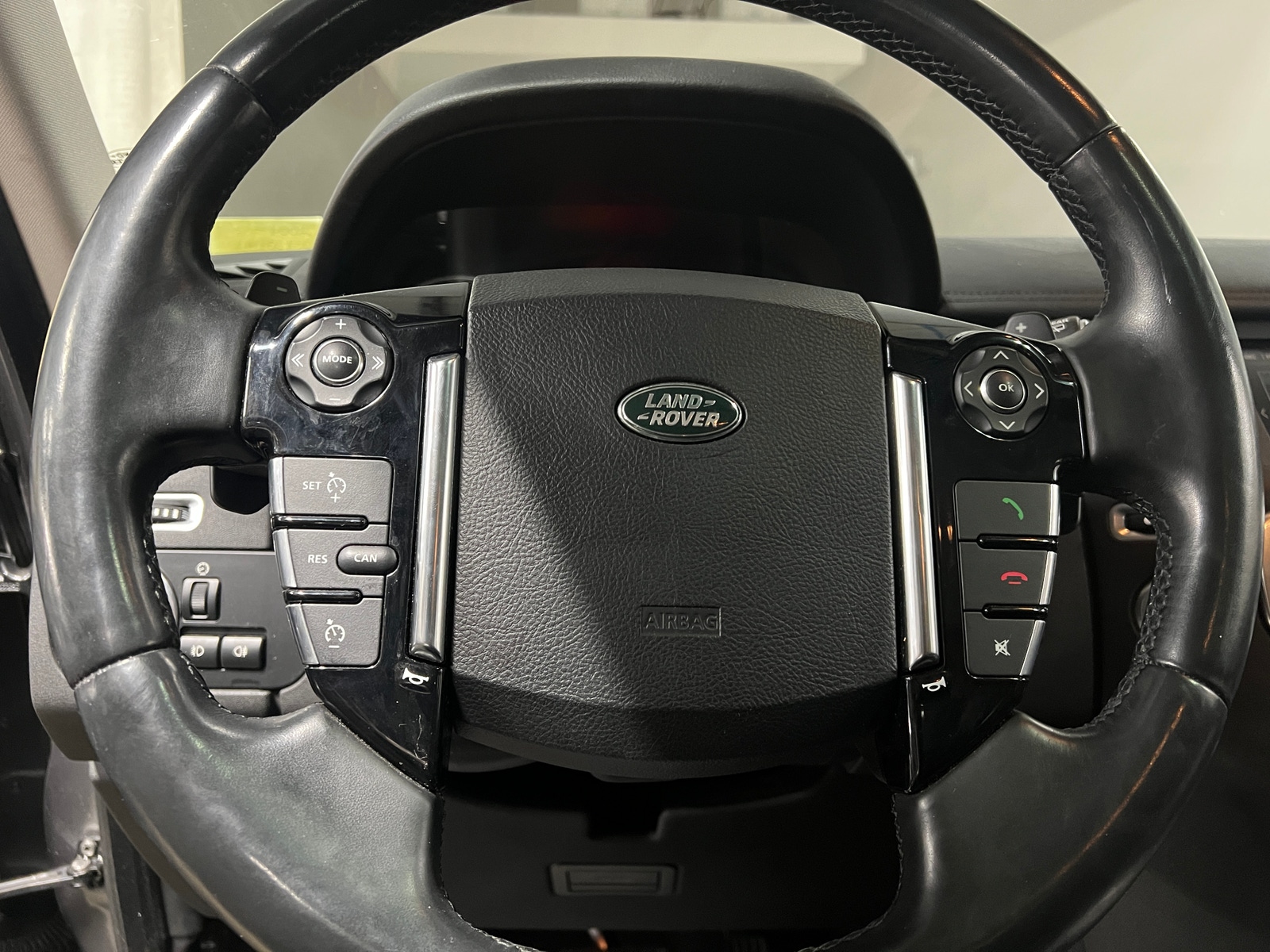 Thumbnail: 2016 Land Rover LR4 - 4