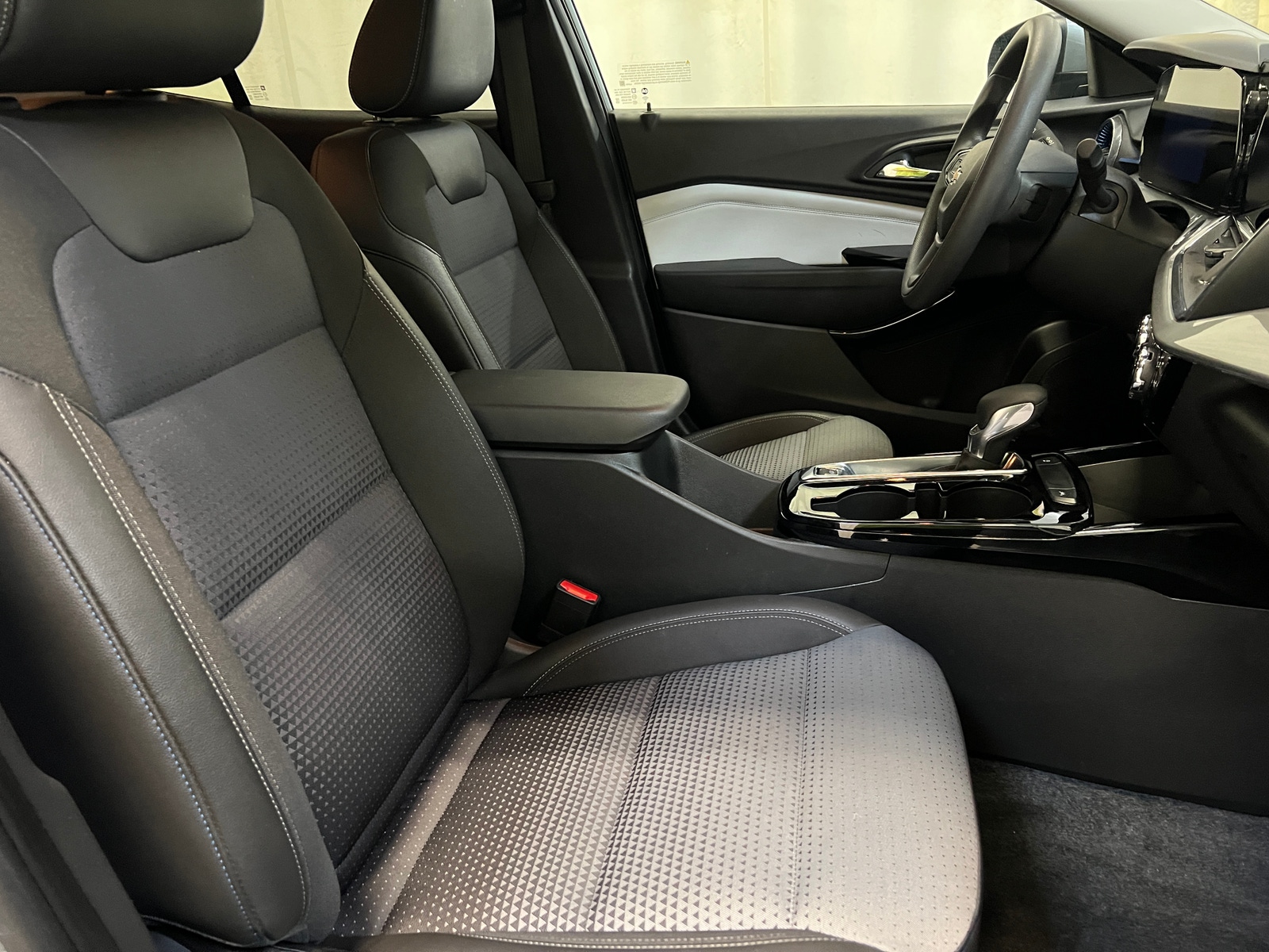 Thumbnail: 2025 Chevrolet Trax - 2