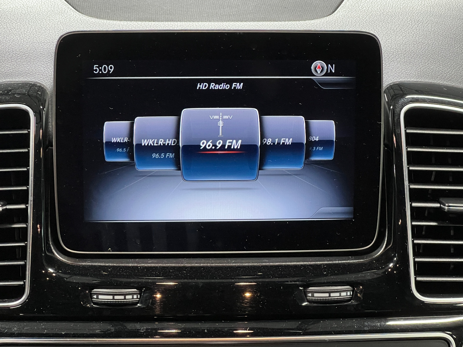 Thumbnail: 2018 Mercedes-Benz GLE - 3