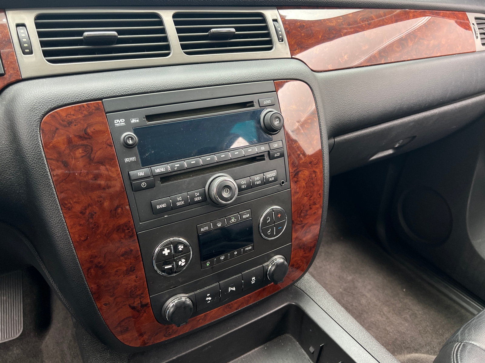 Thumbnail: 2013 Chevrolet Tahoe - 3