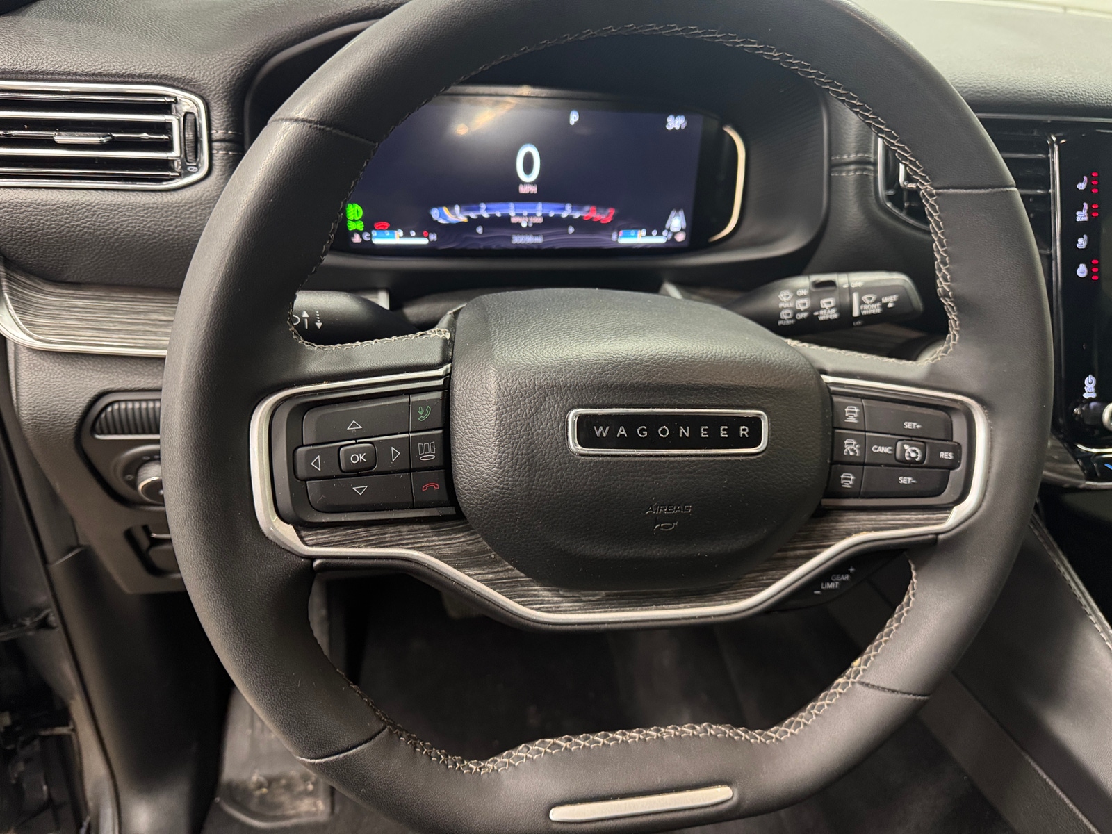 Thumbnail: 2022 Jeep Wagoneer - 4