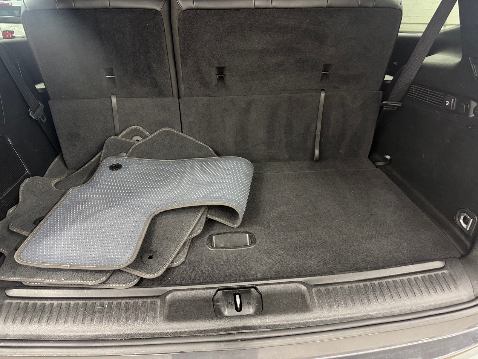 Thumbnail: 2022 Jeep Wagoneer - 6