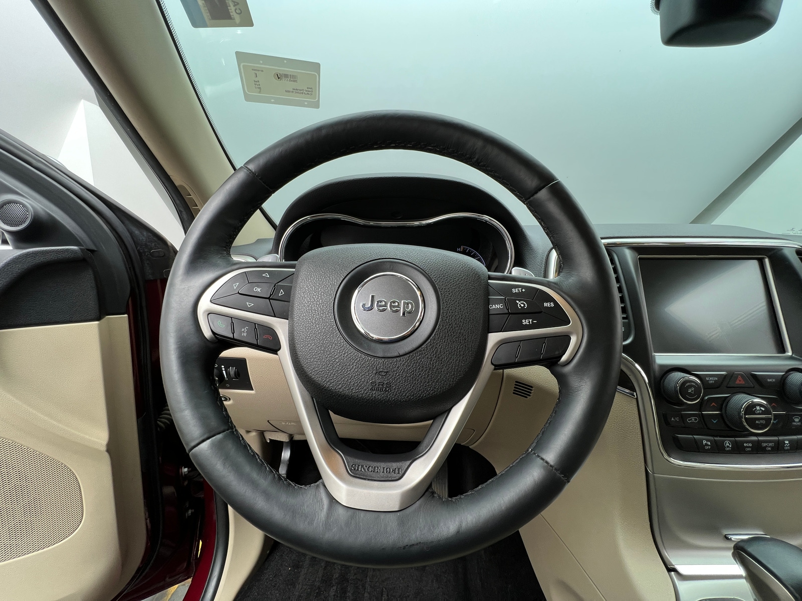 Thumbnail: 2017 Jeep Grand Cherokee - 4