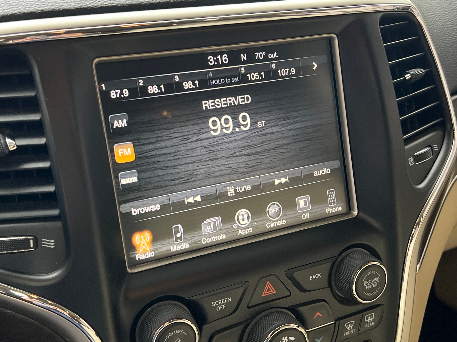 Thumbnail: 2017 Jeep Grand Cherokee - 3