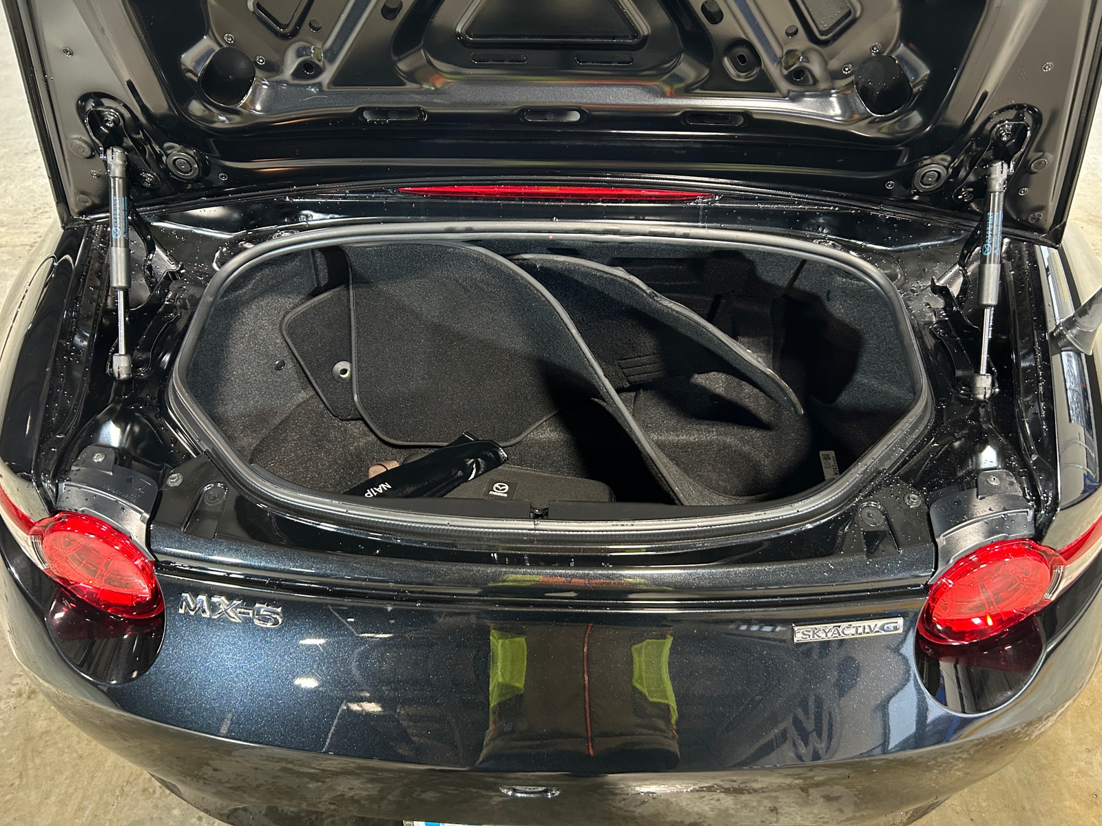 Thumbnail: 2022 Mazda MX-5 Miata - 6