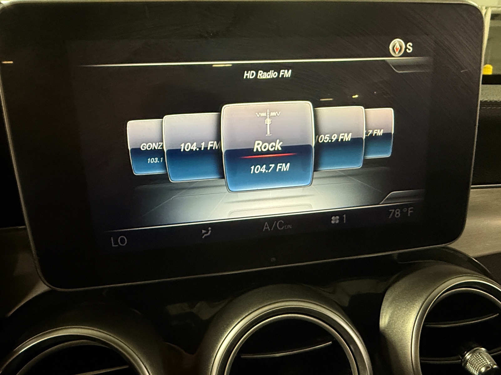 Thumbnail: 2015 Mercedes-Benz C-Class - 3