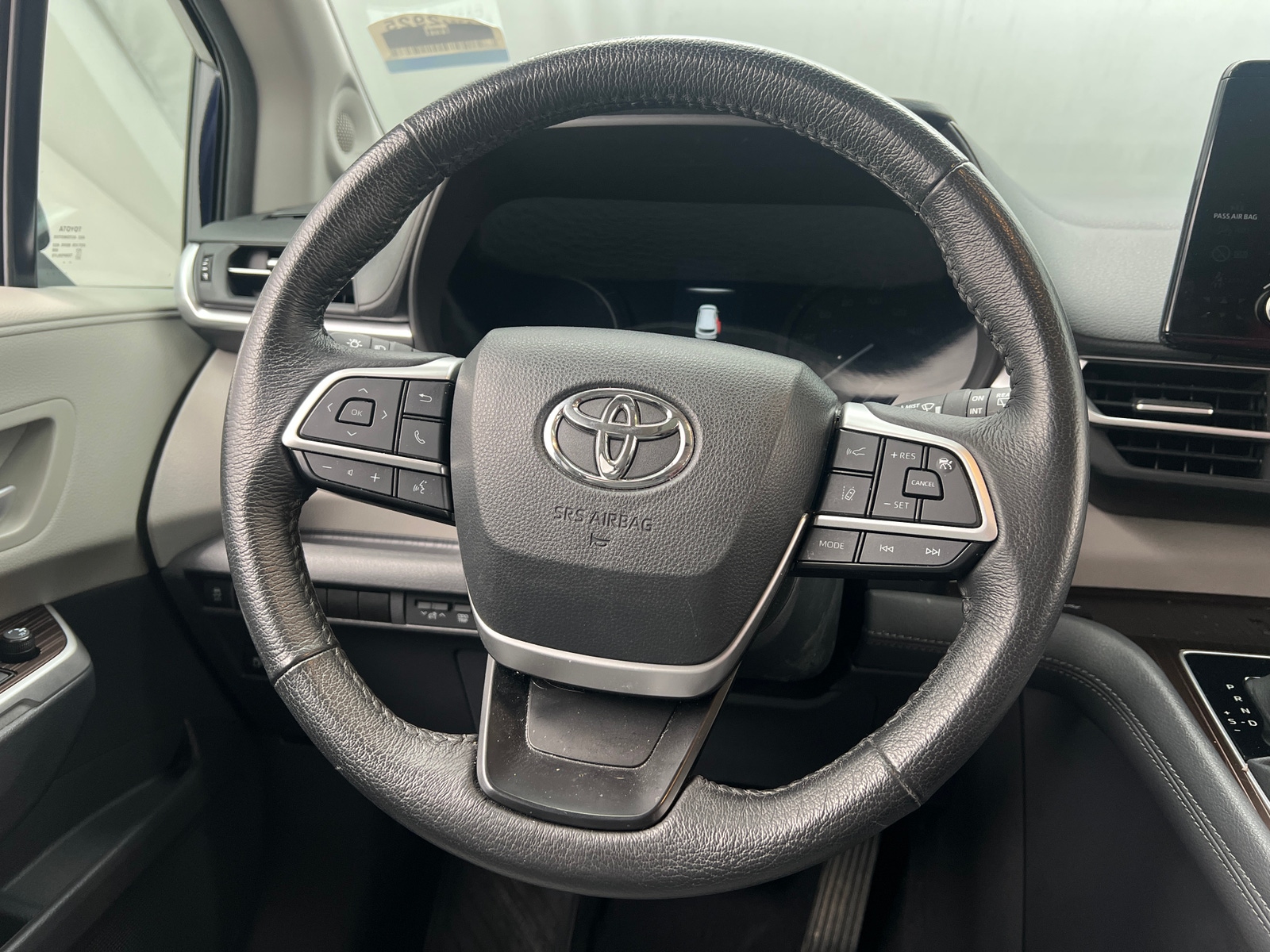 Thumbnail: 2023 Toyota Sienna - 4