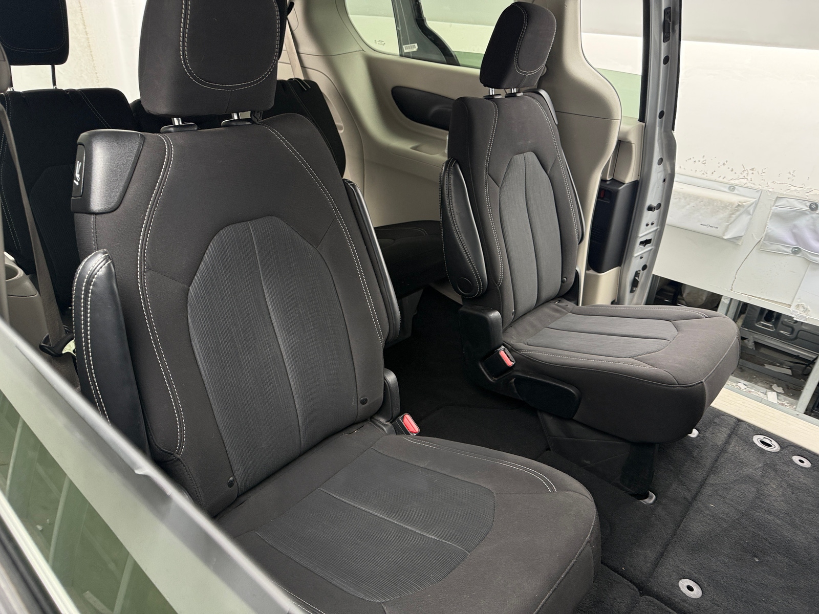 Thumbnail: 2023 Chrysler Voyager - 6