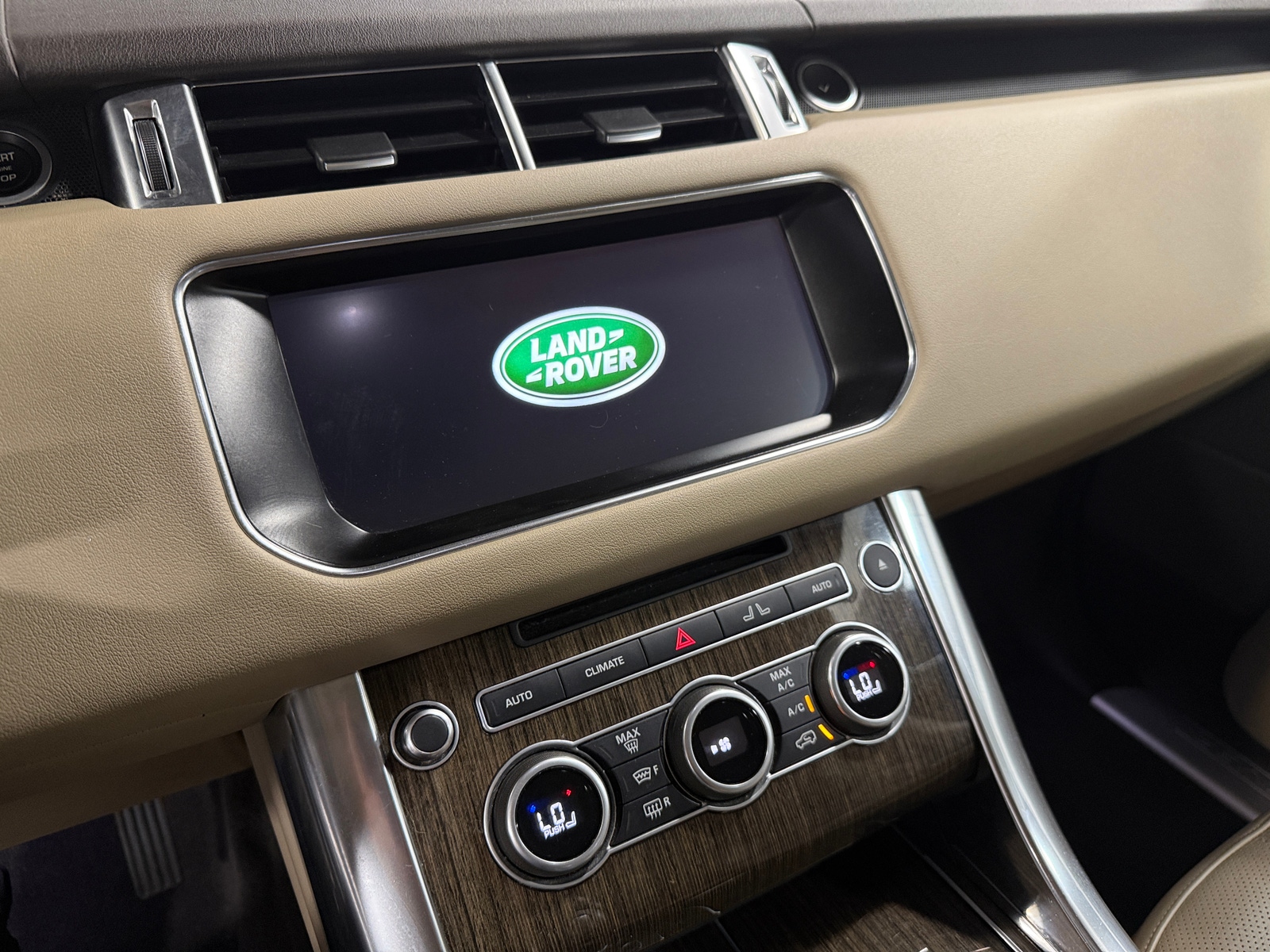 Thumbnail: 2017 Land Rover Range Rover Sport - 3