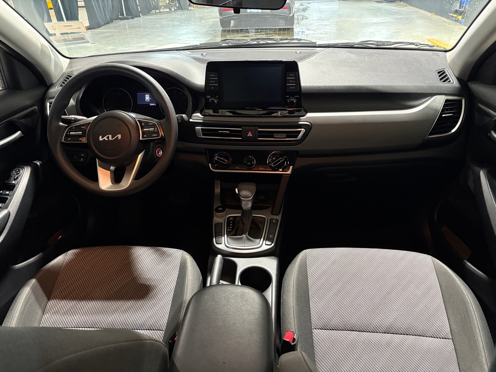 Thumbnail: 2023 Kia Seltos - 3