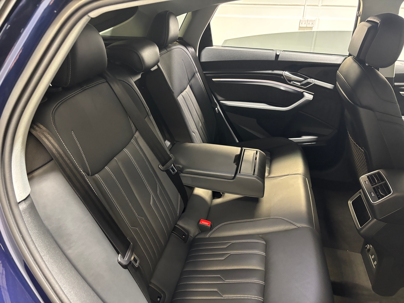 Thumbnail: 2021 Audi e-tron S - 5