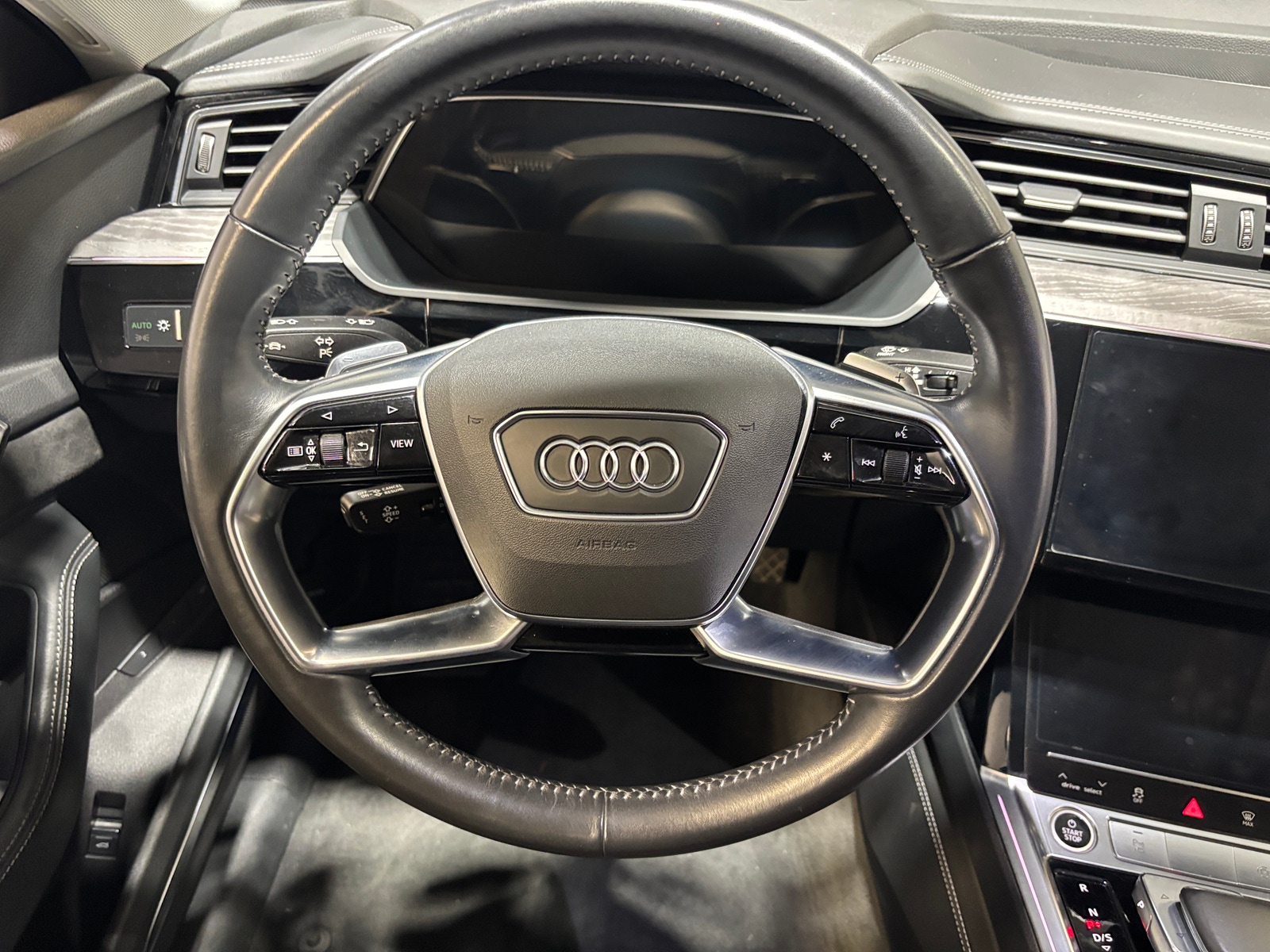 Thumbnail: 2021 Audi e-tron S - 4