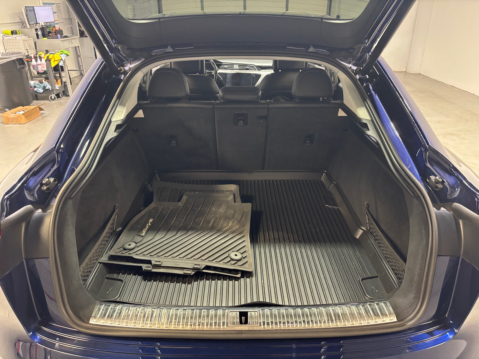 Thumbnail: 2021 Audi e-tron S - 6