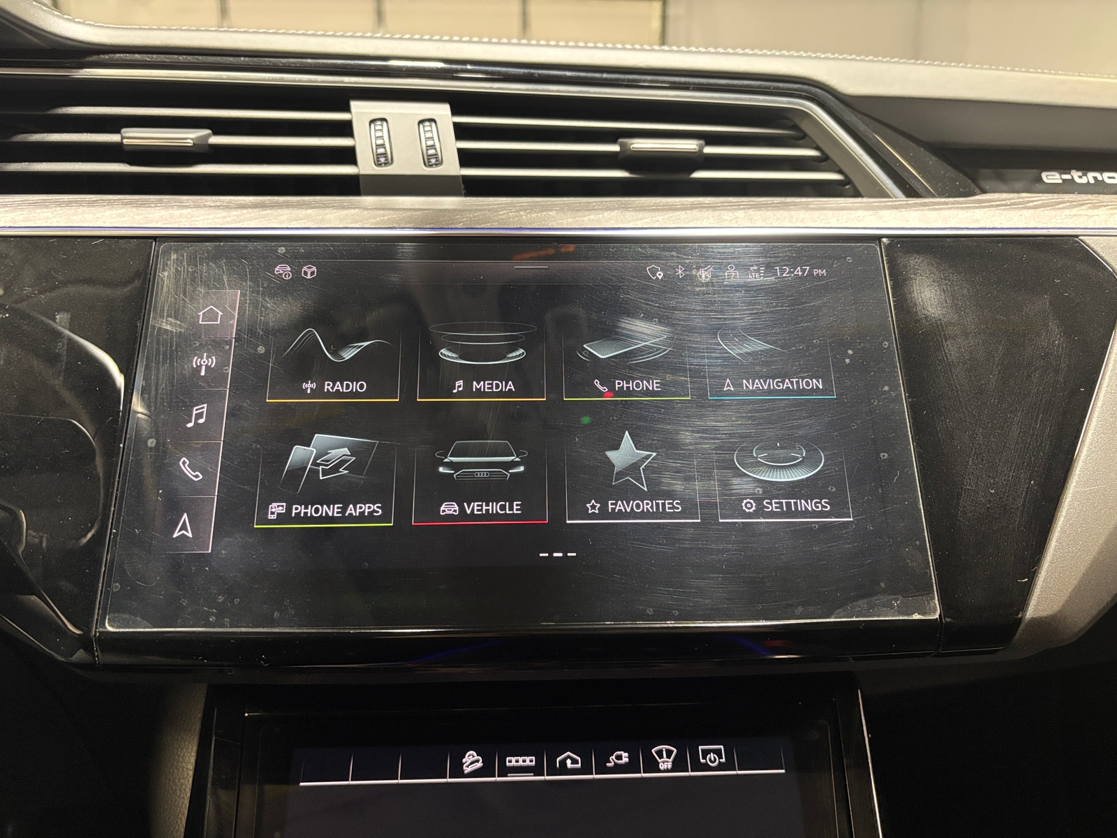 Thumbnail: 2021 Audi e-tron S - 3