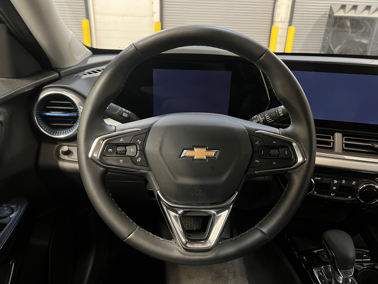 Thumbnail: 2025 Chevrolet Trax - 5