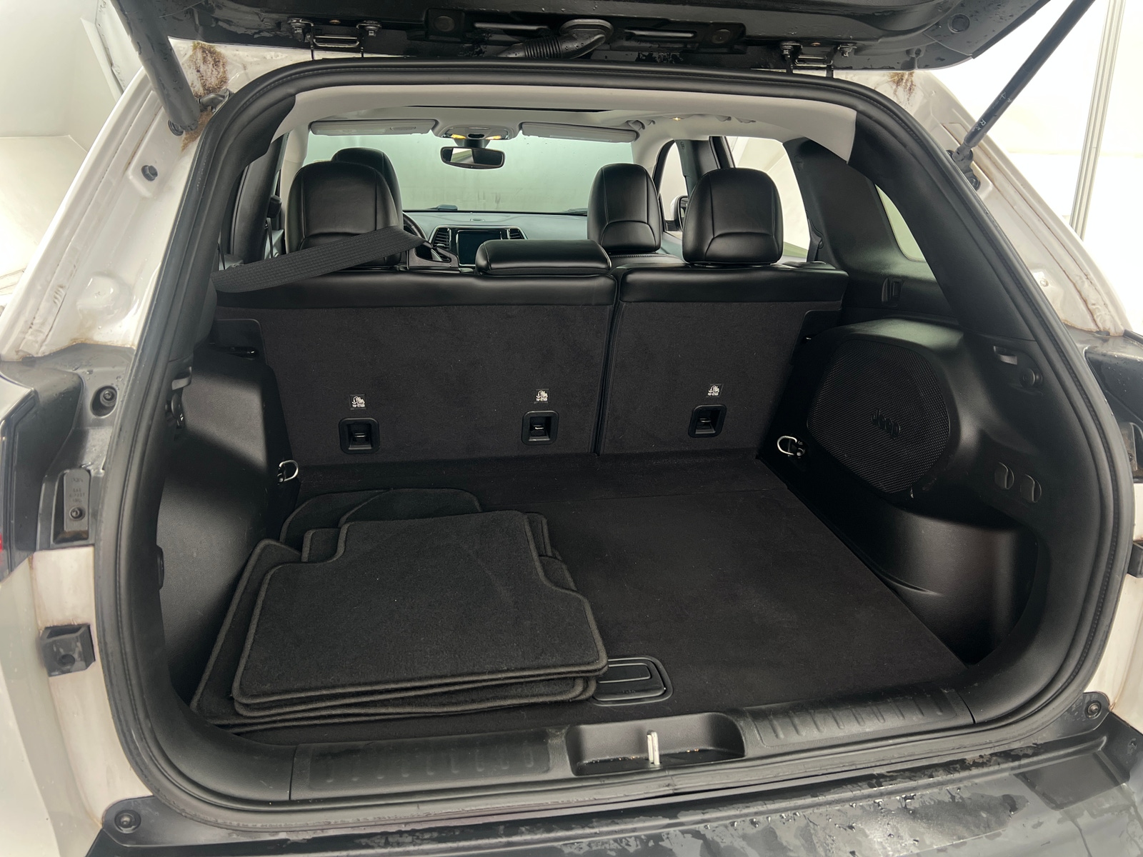 Thumbnail: 2020 Jeep Cherokee - 6