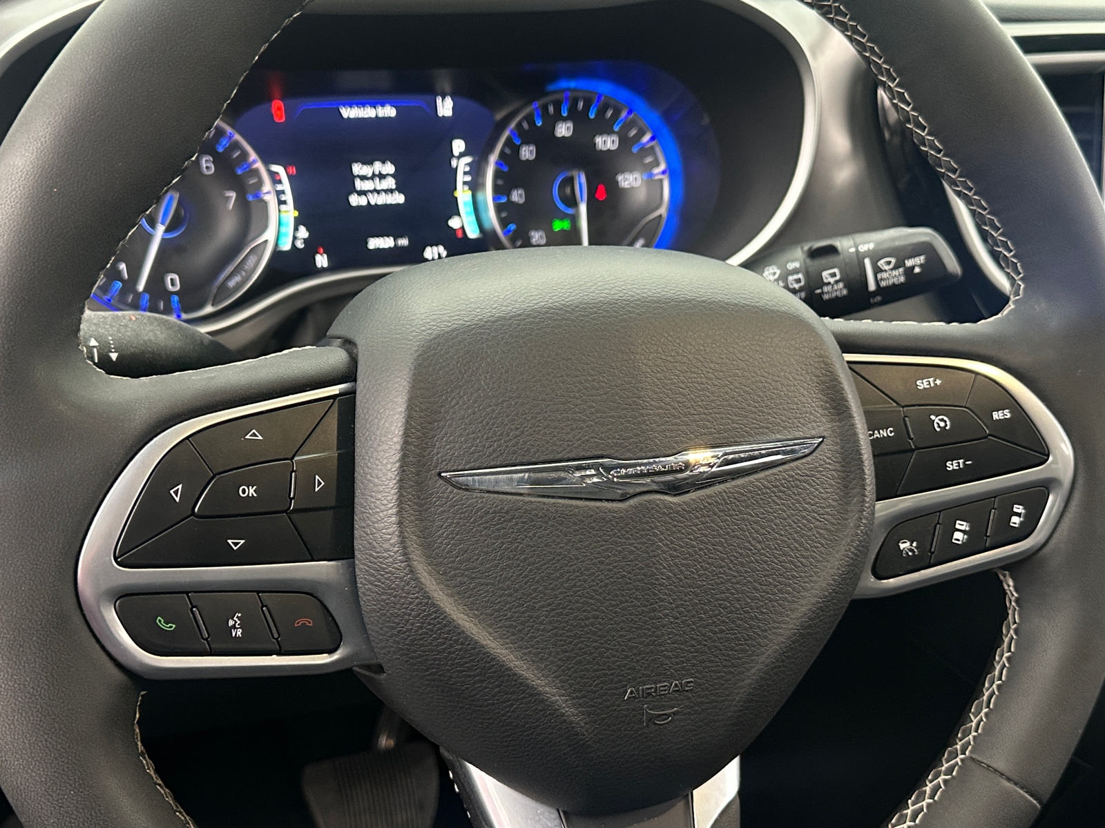 Thumbnail: 2025 Chrysler Pacifica - 4