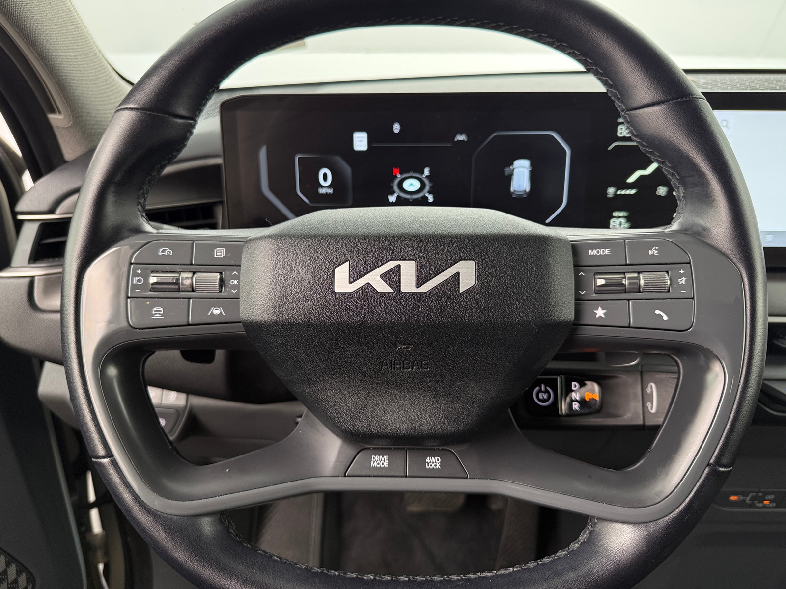 Thumbnail: 2024 Kia EV9 - 4