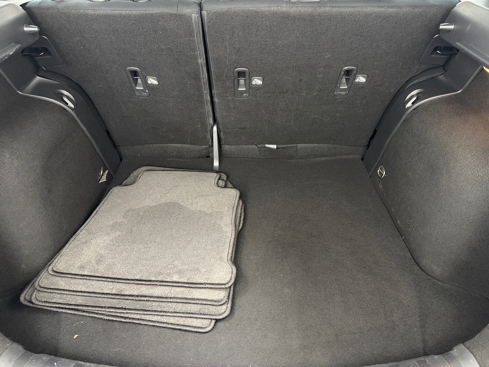 Thumbnail: 2023 Nissan Kicks - 7