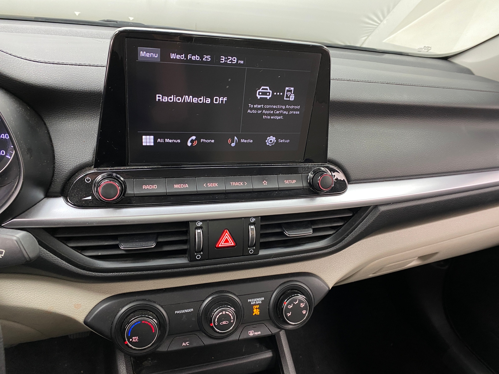 Thumbnail: 2023 Kia Forte - 4