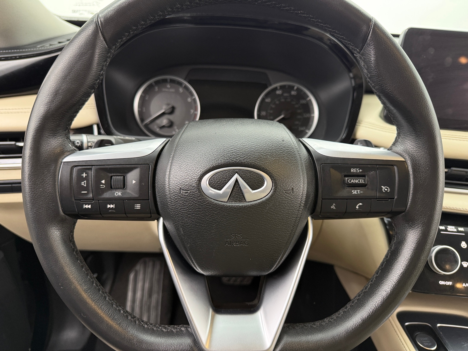 Thumbnail: 2023 INFINITI QX60 - 4