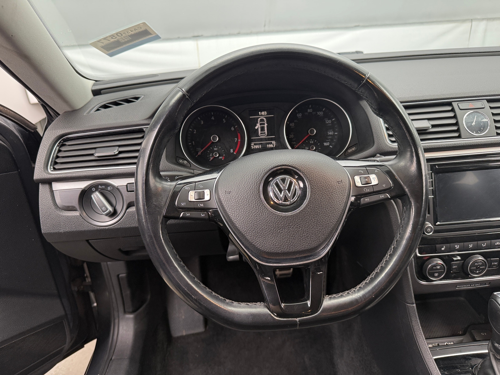 Thumbnail: 2017 Volkswagen Passat - 4