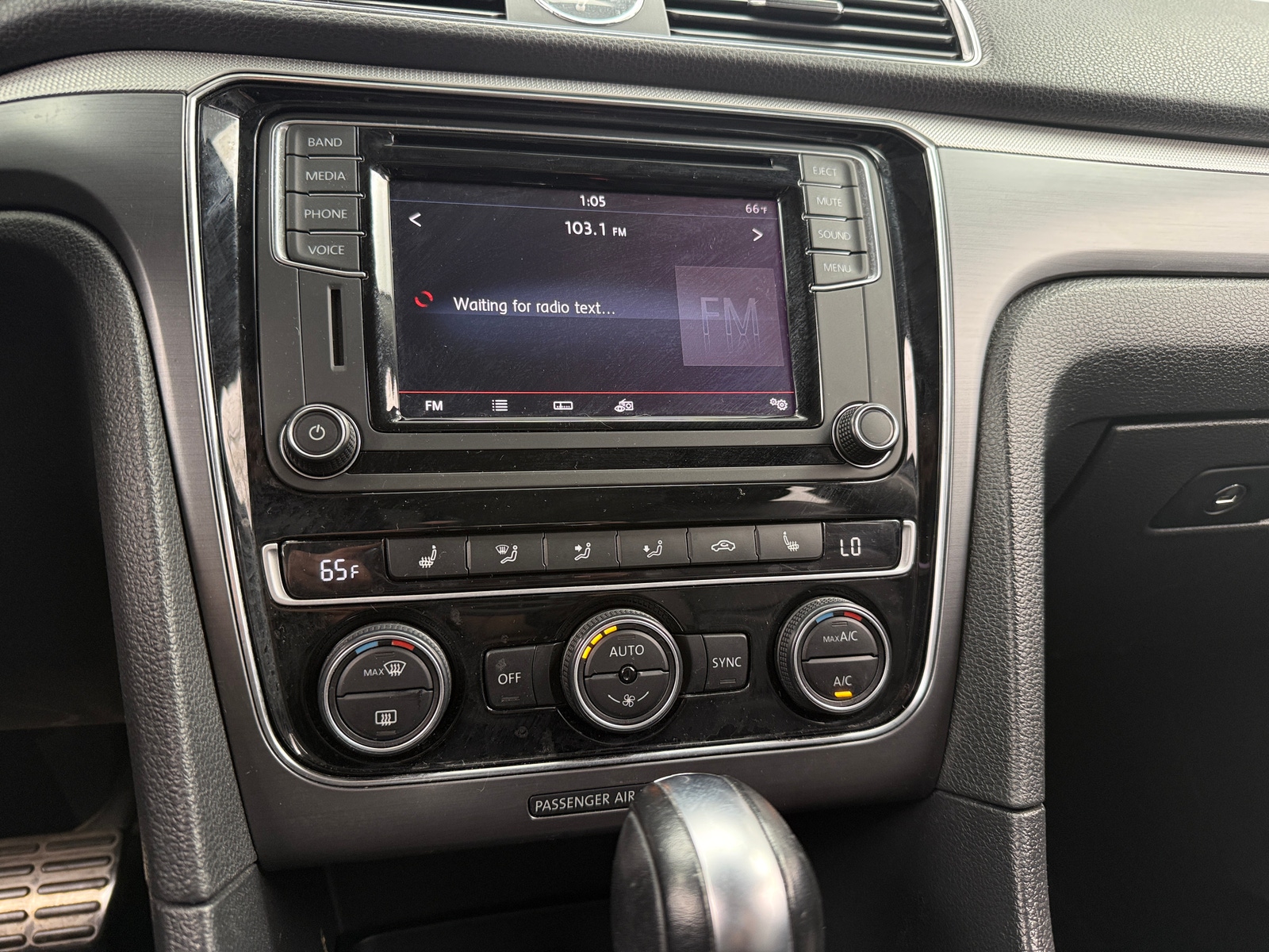 Thumbnail: 2017 Volkswagen Passat - 3