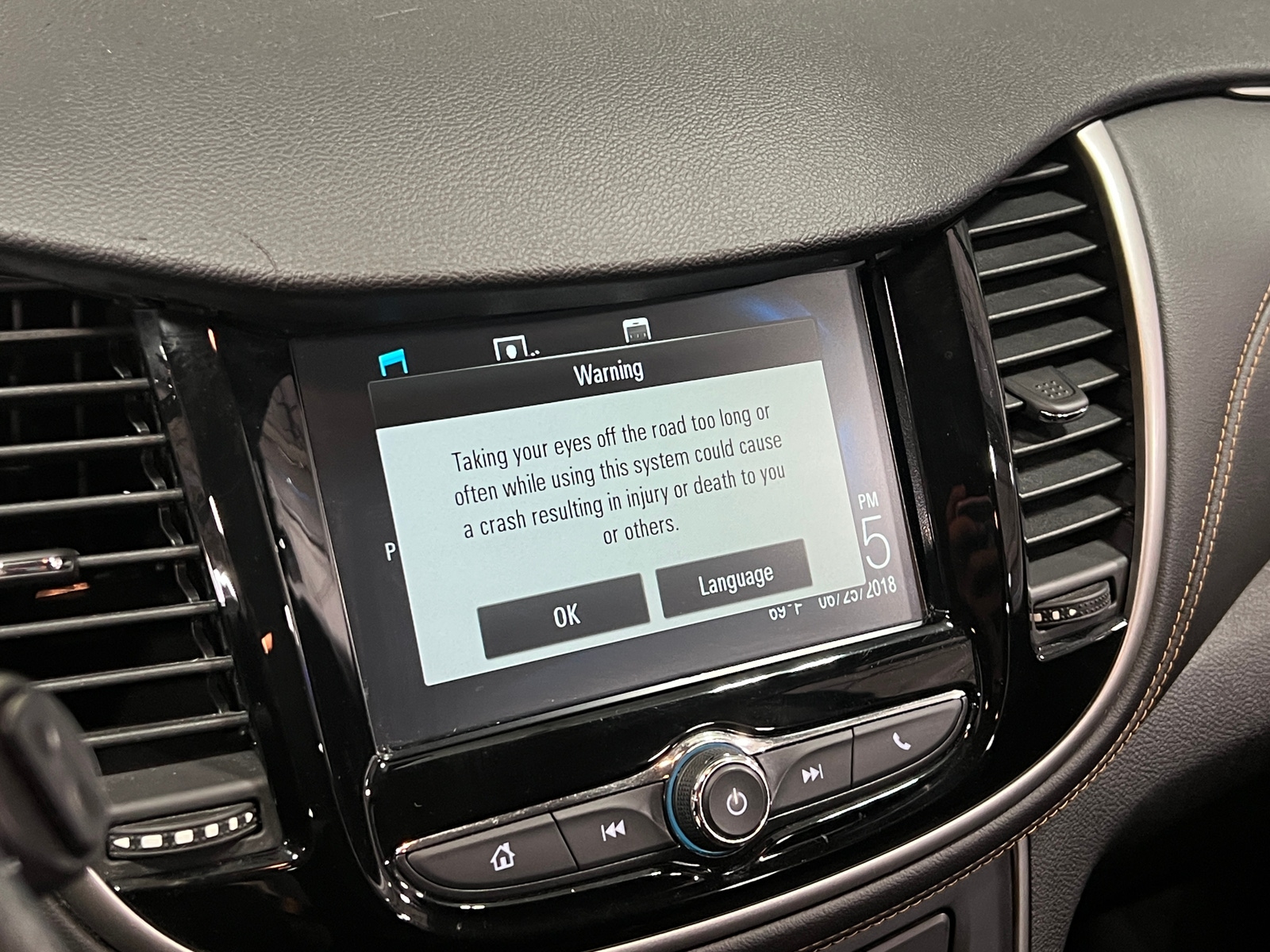 Thumbnail: 2017 Chevrolet Trax - 4