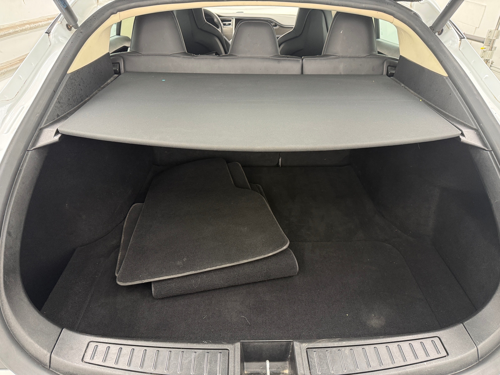 Thumbnail: 2014 Tesla Model S - 6