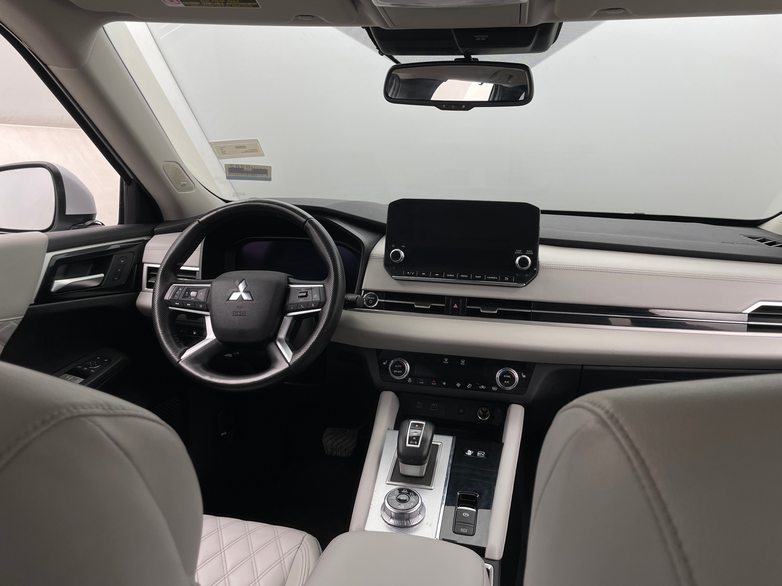 Thumbnail: 2023 Mitsubishi Outlander - 2