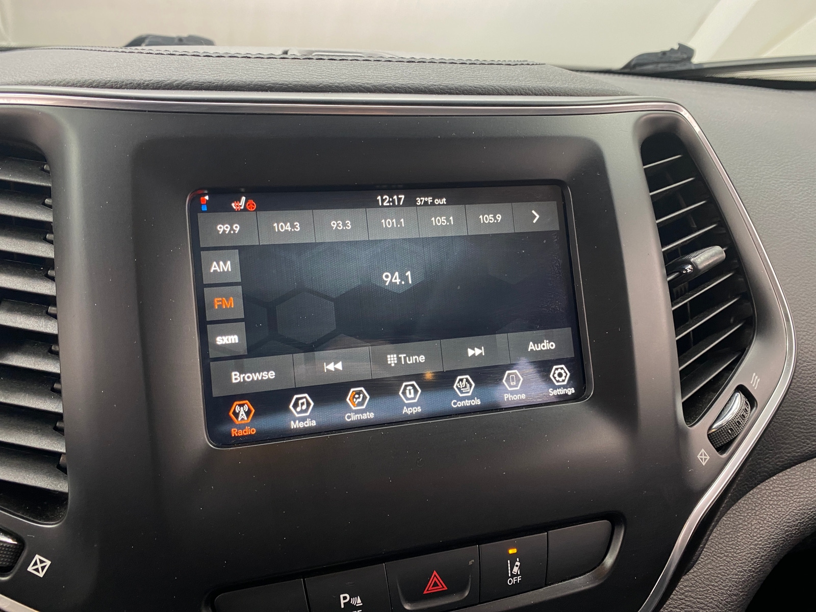 Thumbnail: 2021 Jeep Cherokee - 3