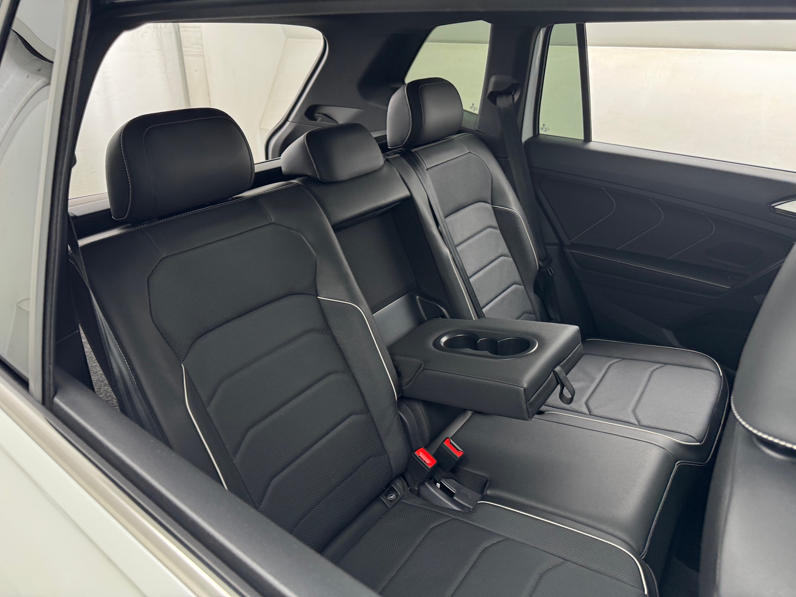 Thumbnail: 2023 Volkswagen Tiguan - 5