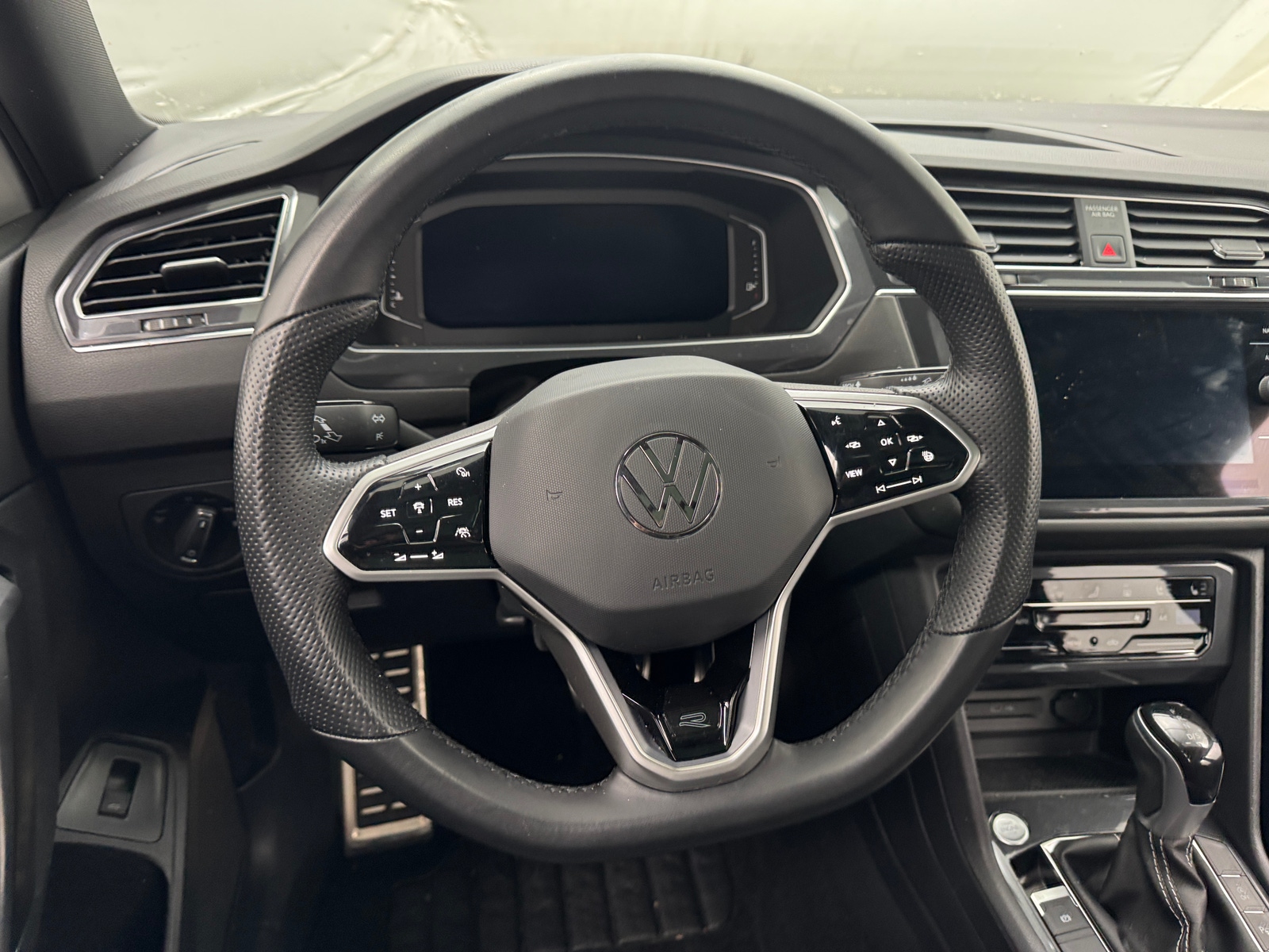 Thumbnail: 2023 Volkswagen Tiguan - 4