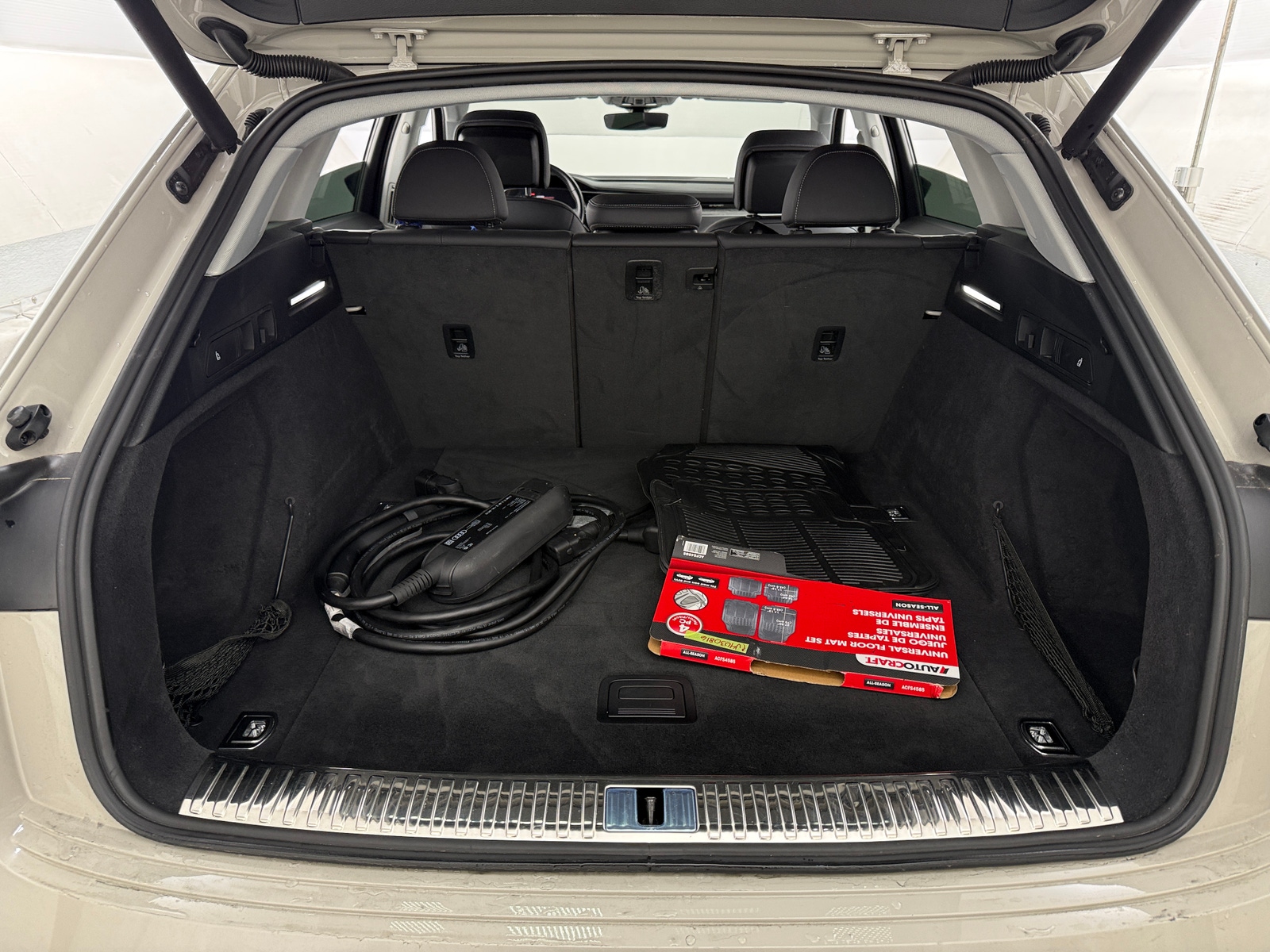 Thumbnail: 2021 Audi e-tron - 6