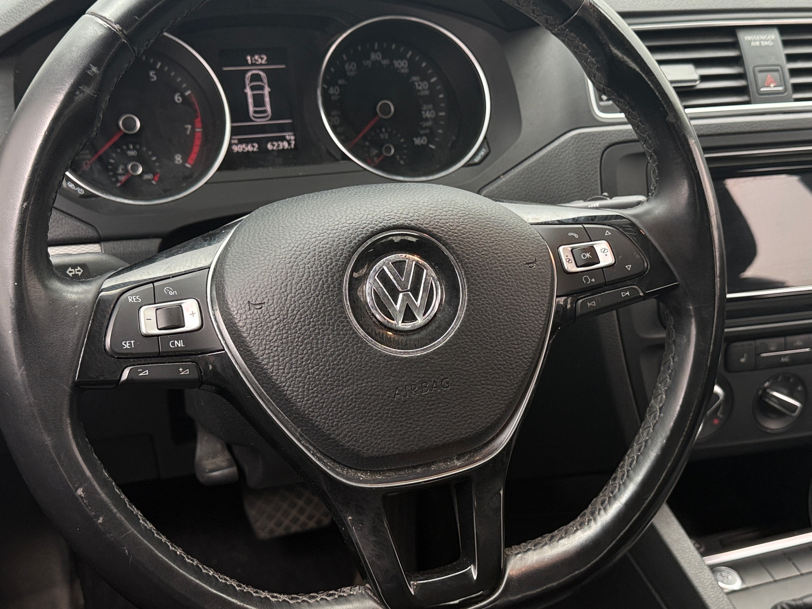 Thumbnail: 2017 Volkswagen Jetta - 4