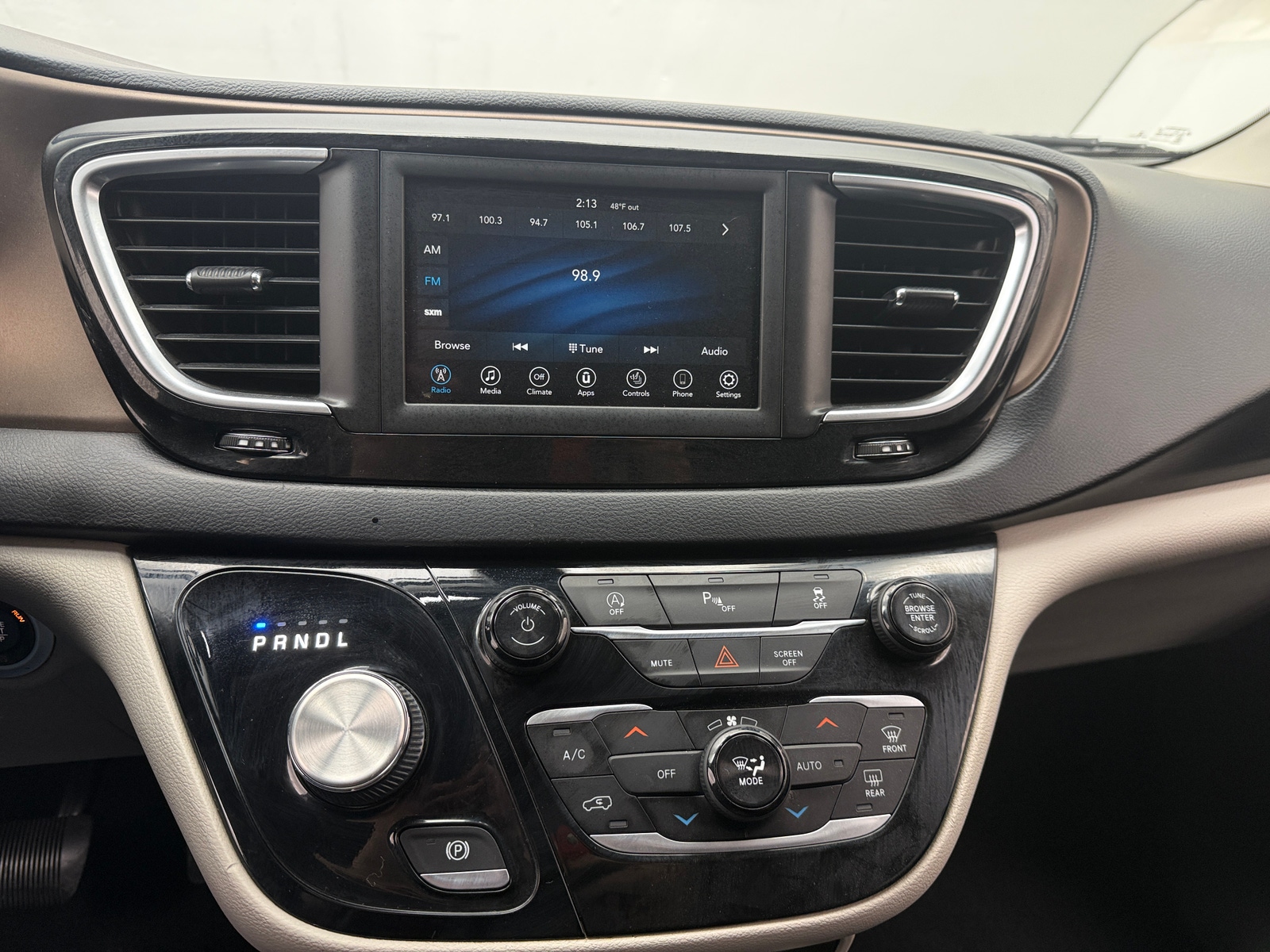Thumbnail: 2018 Chrysler Pacifica - 3