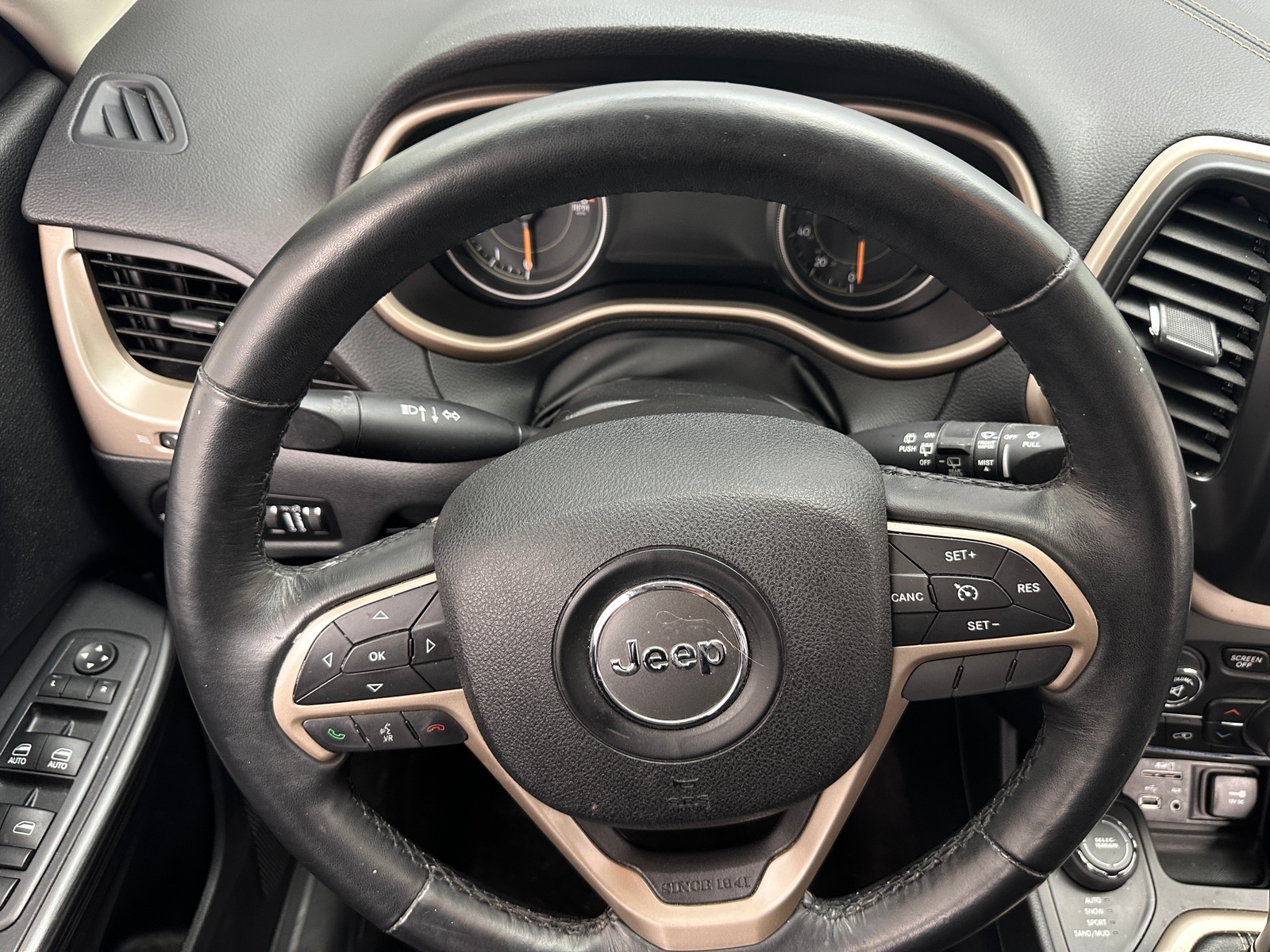 Thumbnail: 2016 Jeep Cherokee - 4