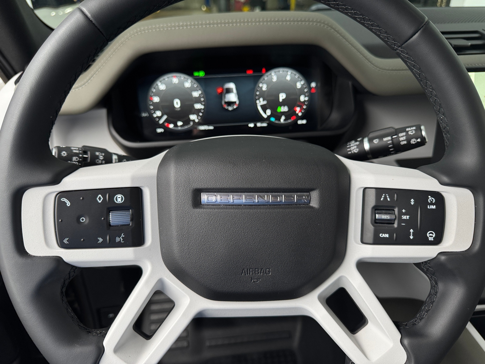 Thumbnail: 2025 Land Rover Defender - 4