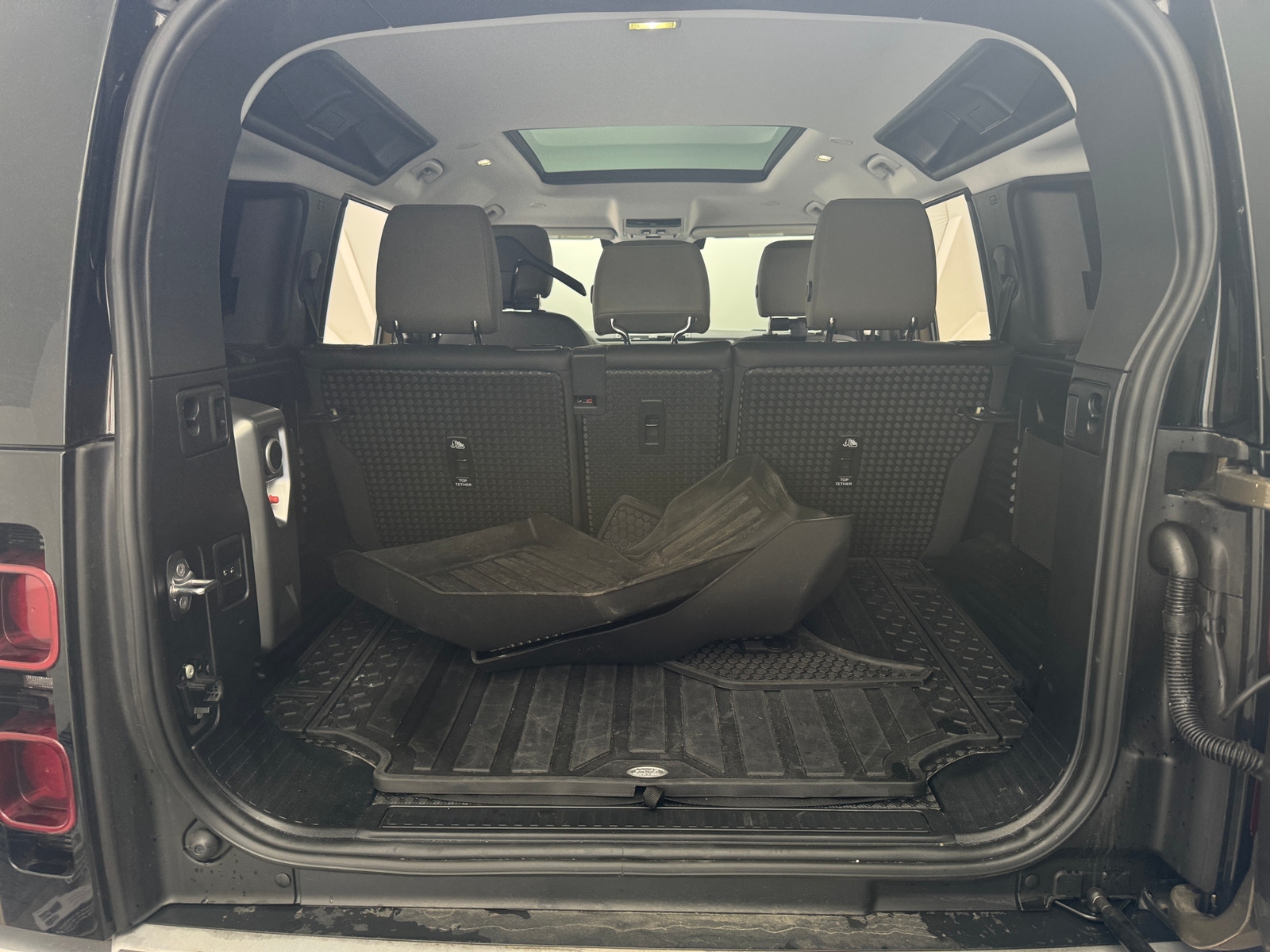 Thumbnail: 2025 Land Rover Defender - 6