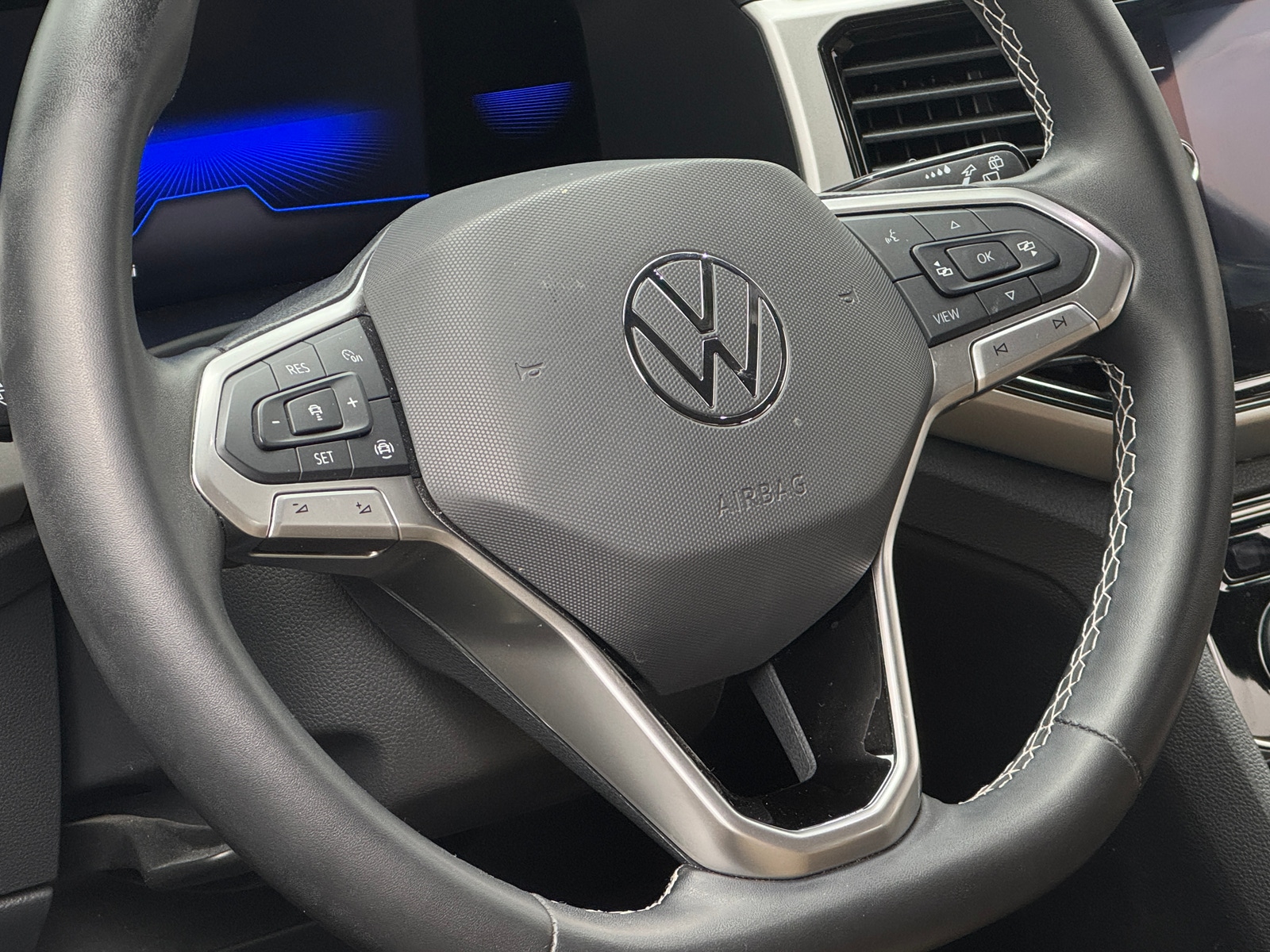 Thumbnail: 2022 Volkswagen Atlas - 4