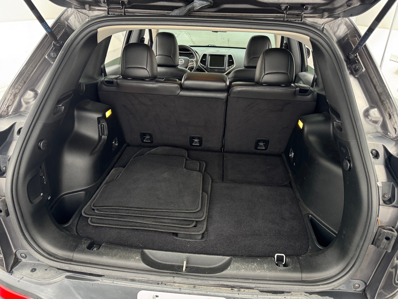 Thumbnail: 2017 Jeep Cherokee - 6