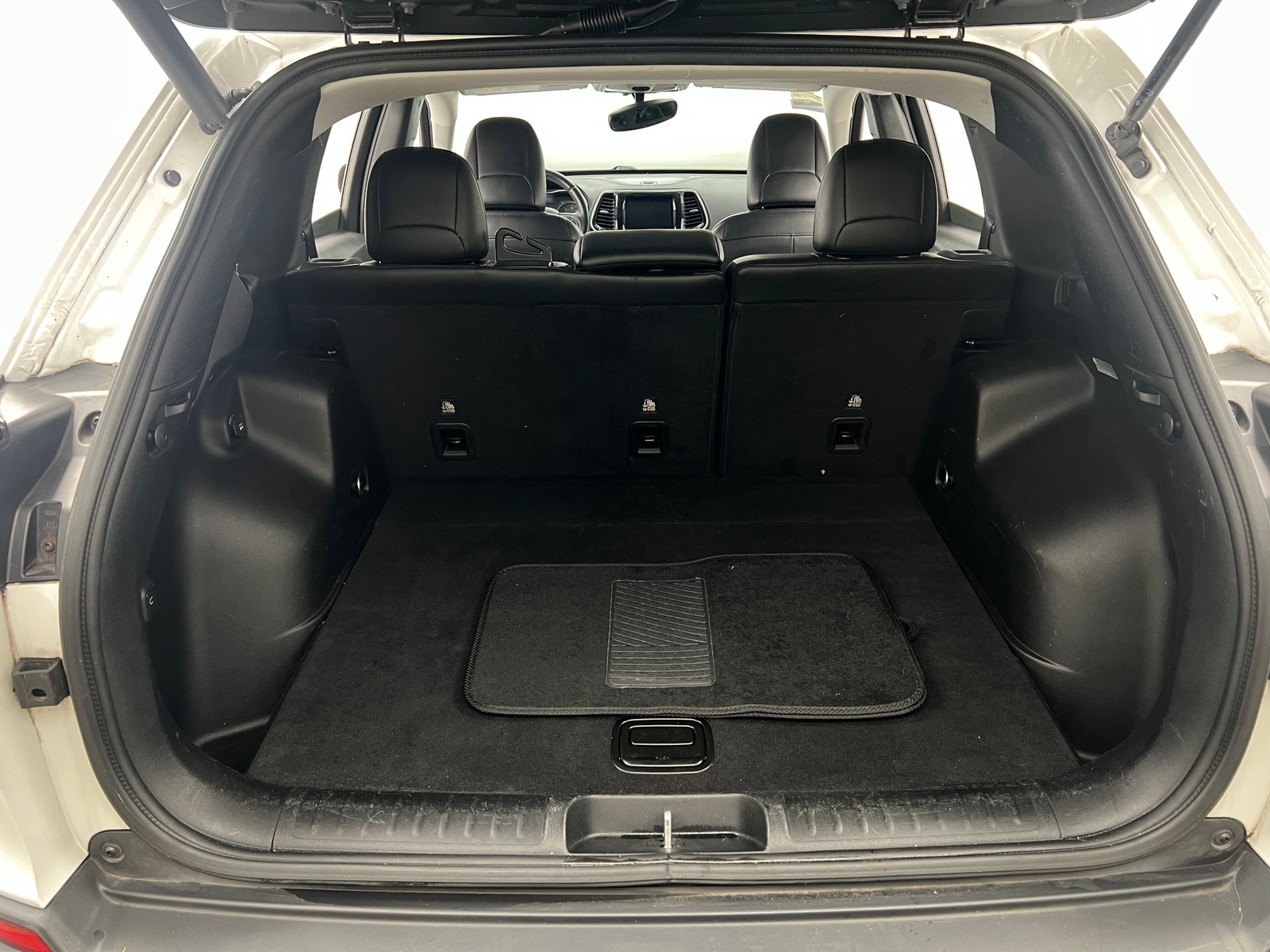 Thumbnail: 2019 Jeep Cherokee - 6