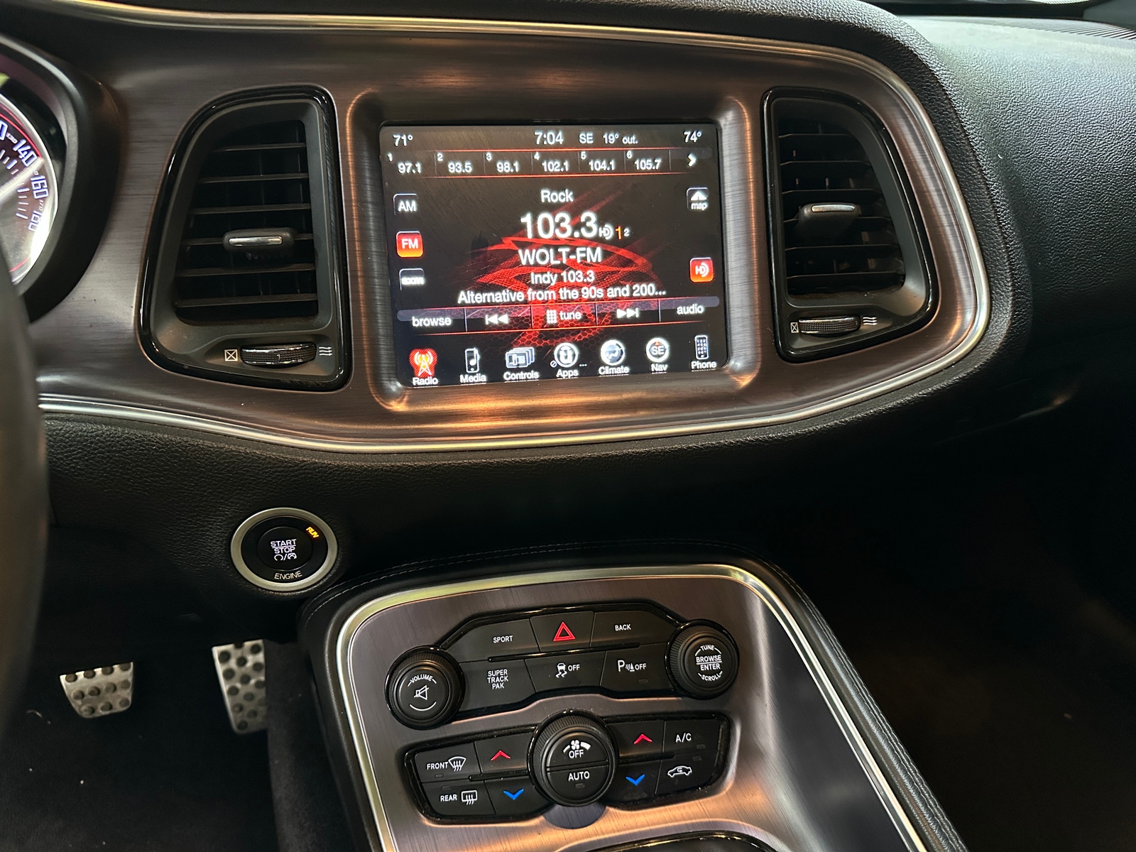 Thumbnail: 2016 Dodge Challenger - 4