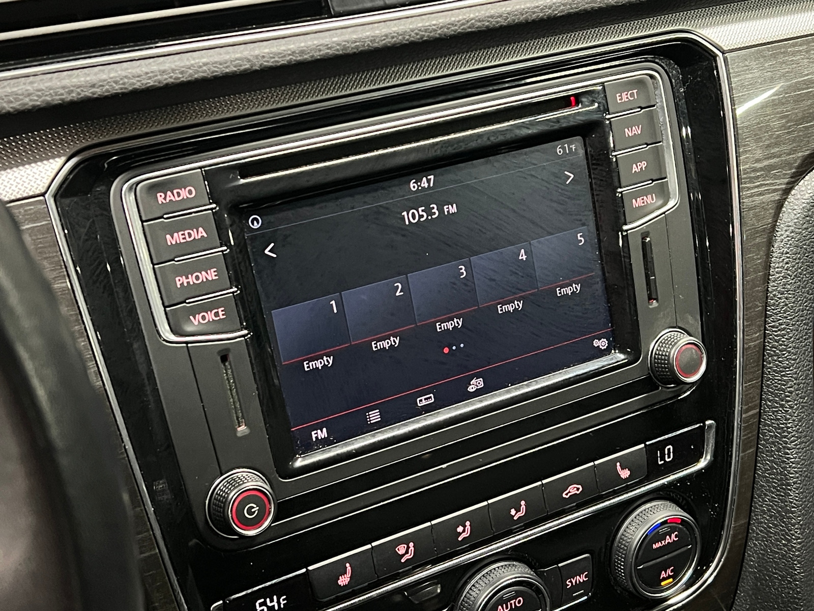 Thumbnail: 2018 Volkswagen Passat - 3