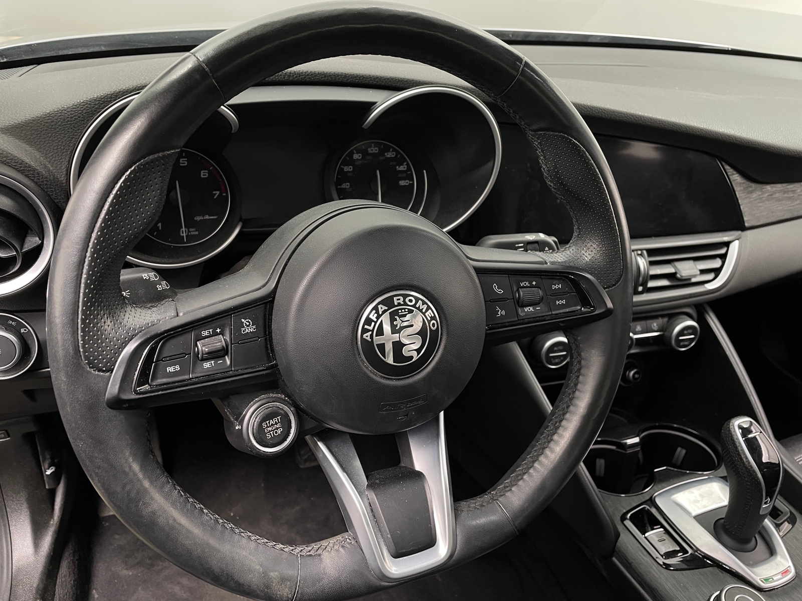 Thumbnail: 2020 Alfa Romeo Giulia - 4