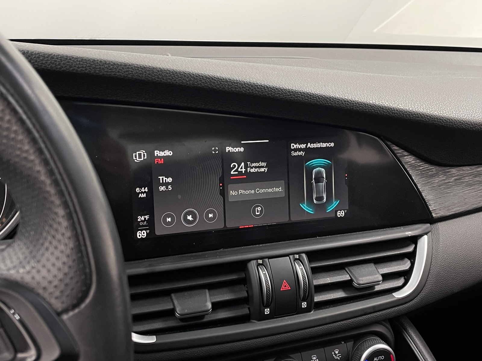 Thumbnail: 2020 Alfa Romeo Giulia - 3