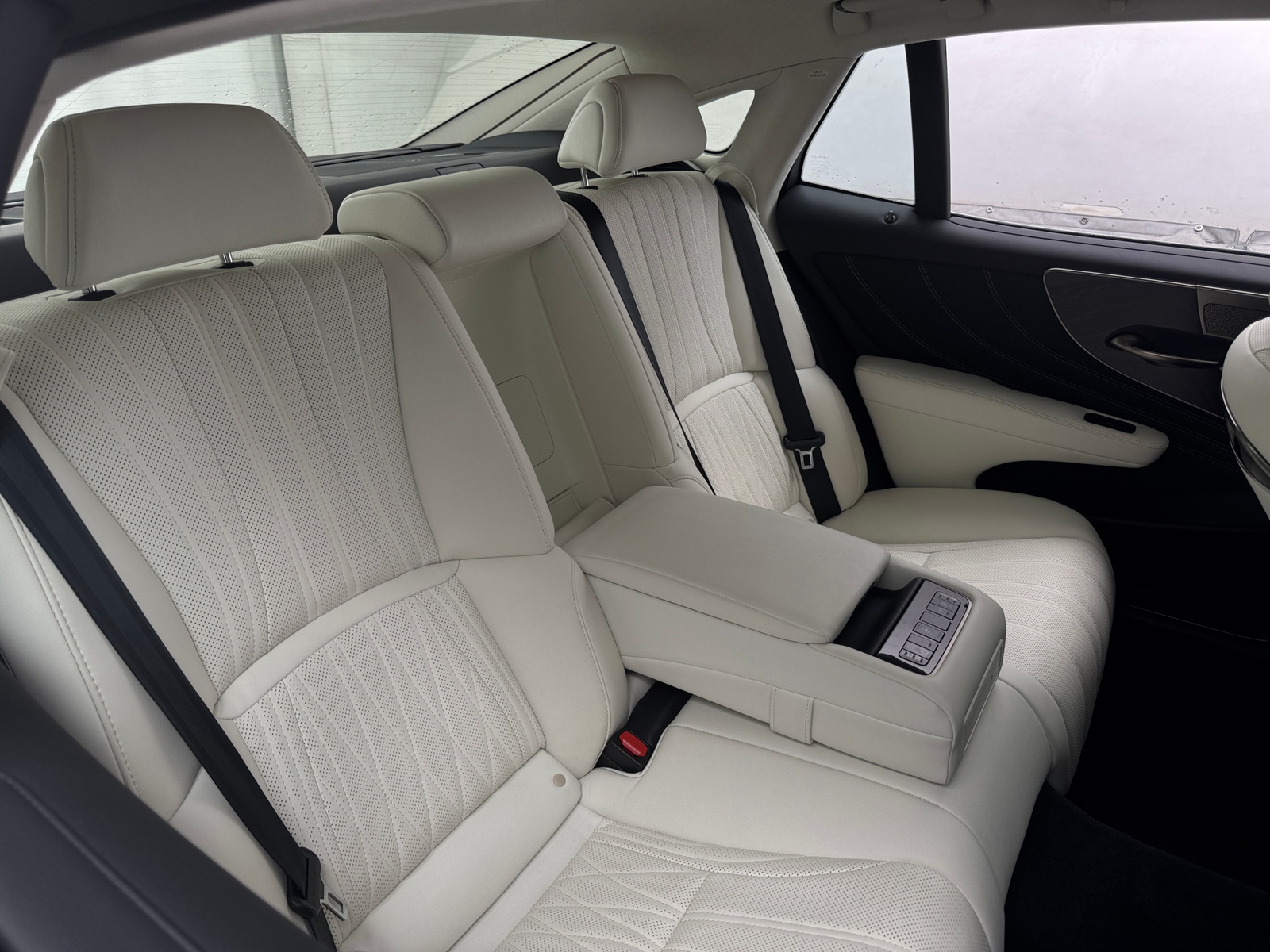 Thumbnail: 2022 Lexus LS - 5